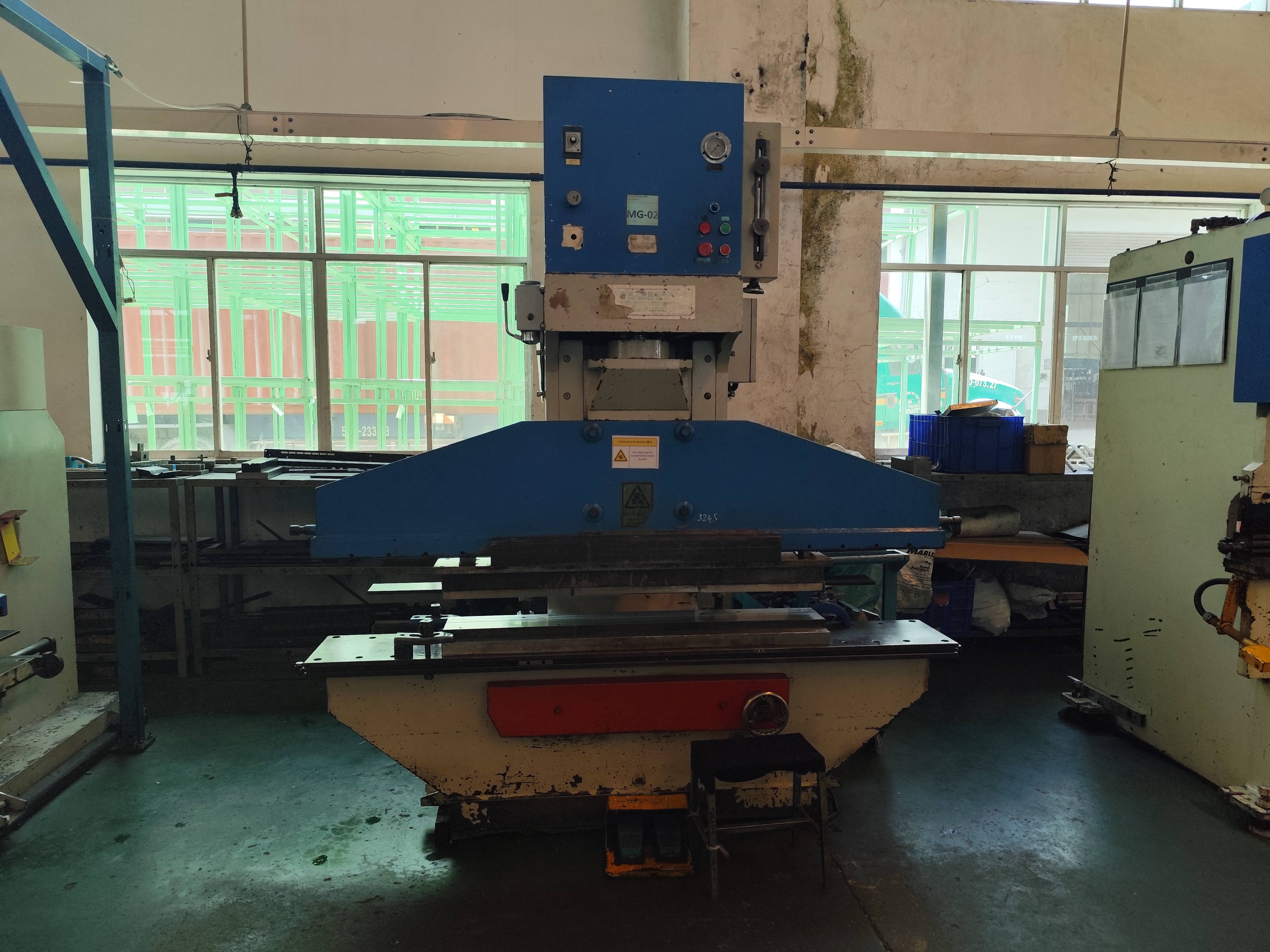 Pressing machine.jpg